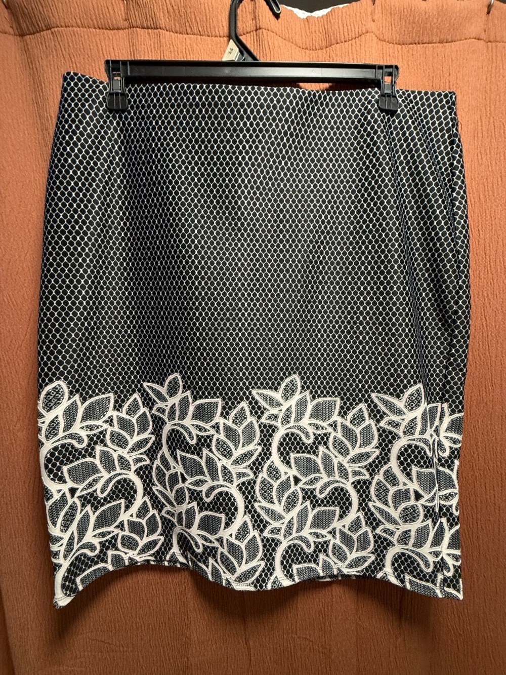 NYCC Women's pull on black & cream pencil skirt size XL